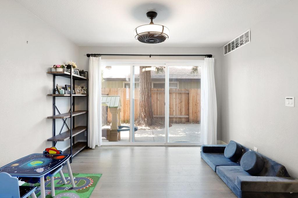 4044 Tawny Meadow Way