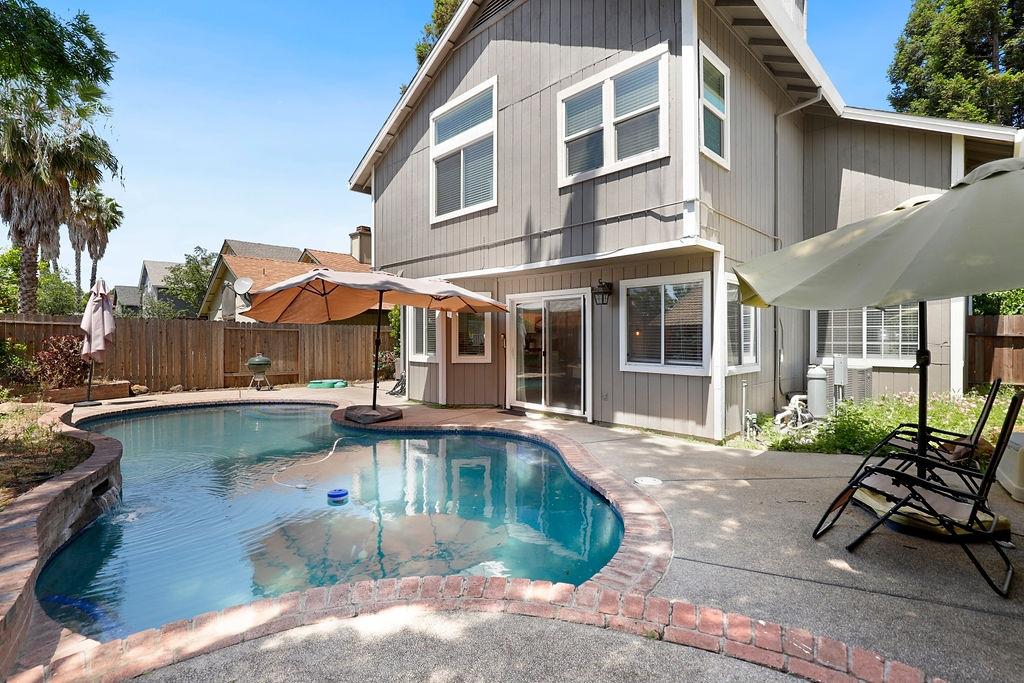 4044 Tawny Meadow Way