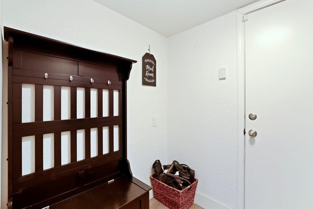 4044 Tawny Meadow Way