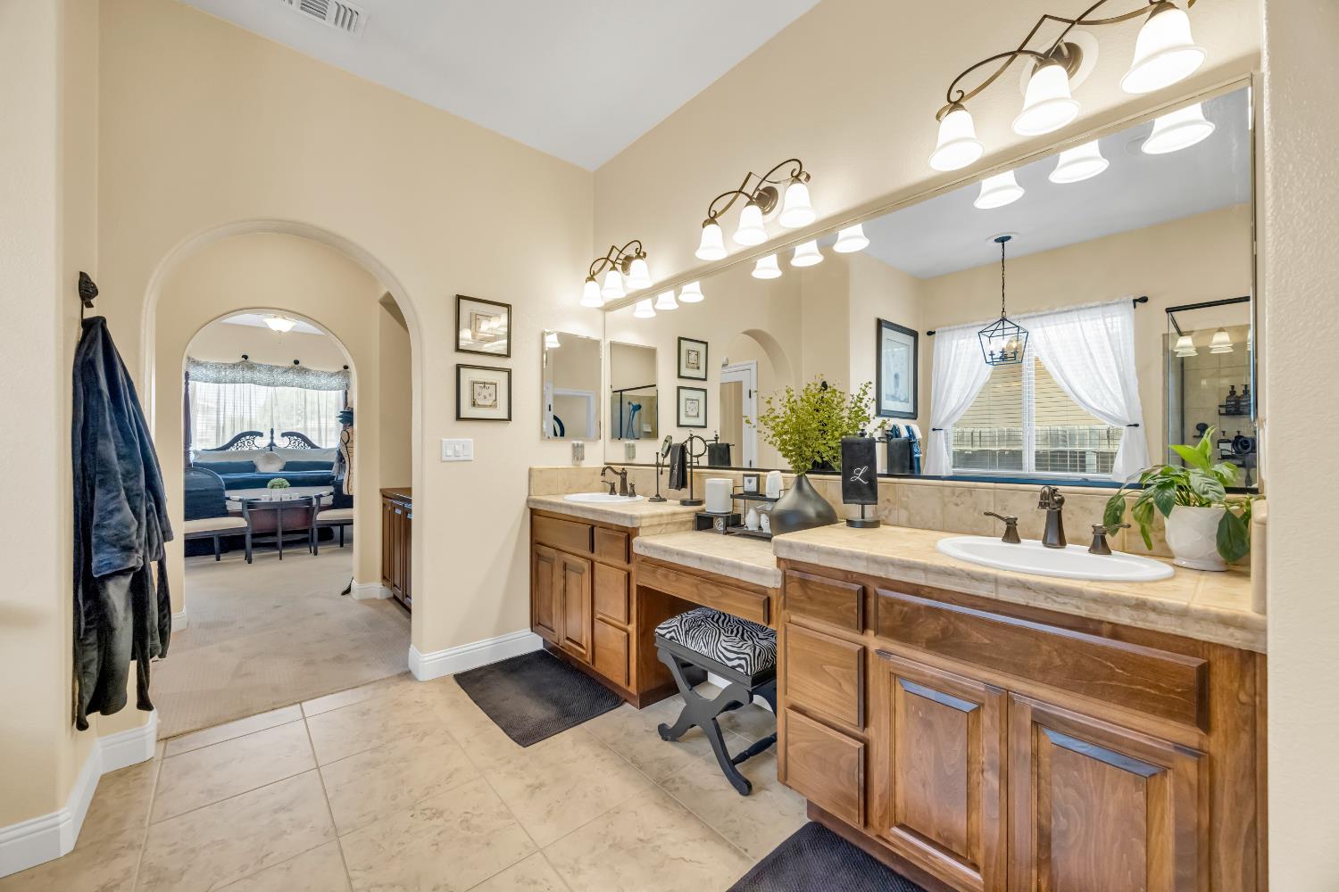 4040 Borderlands Drive