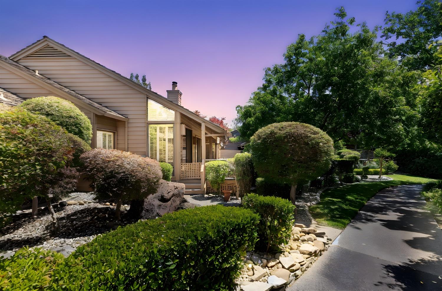 7634 Pineridge Lane