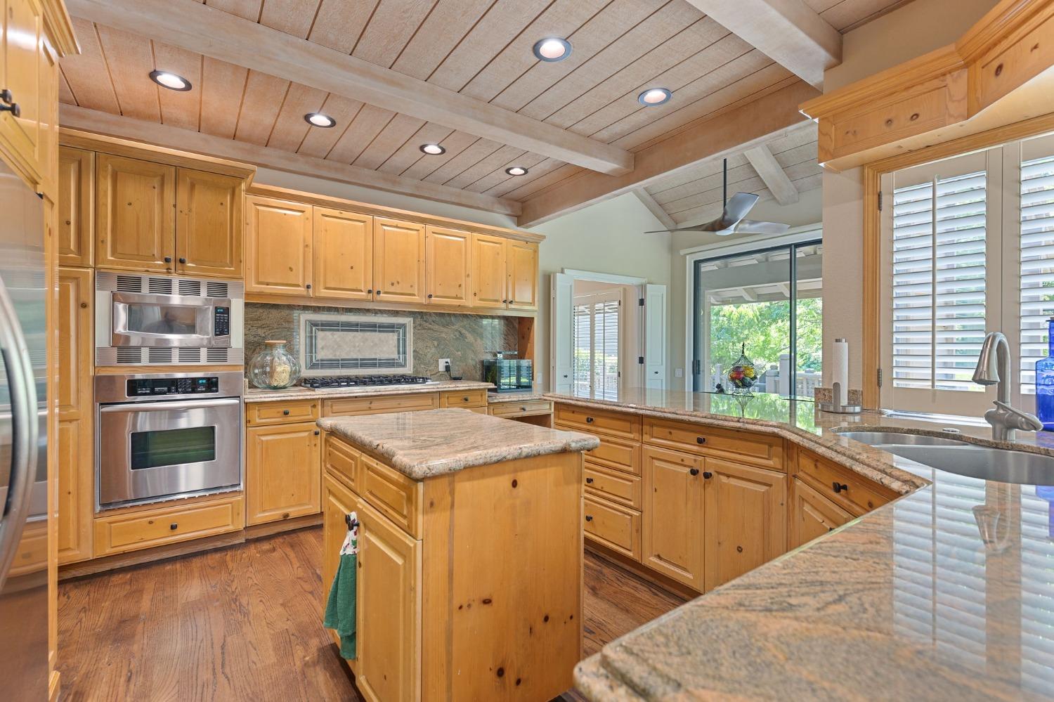 7634 Pineridge Lane