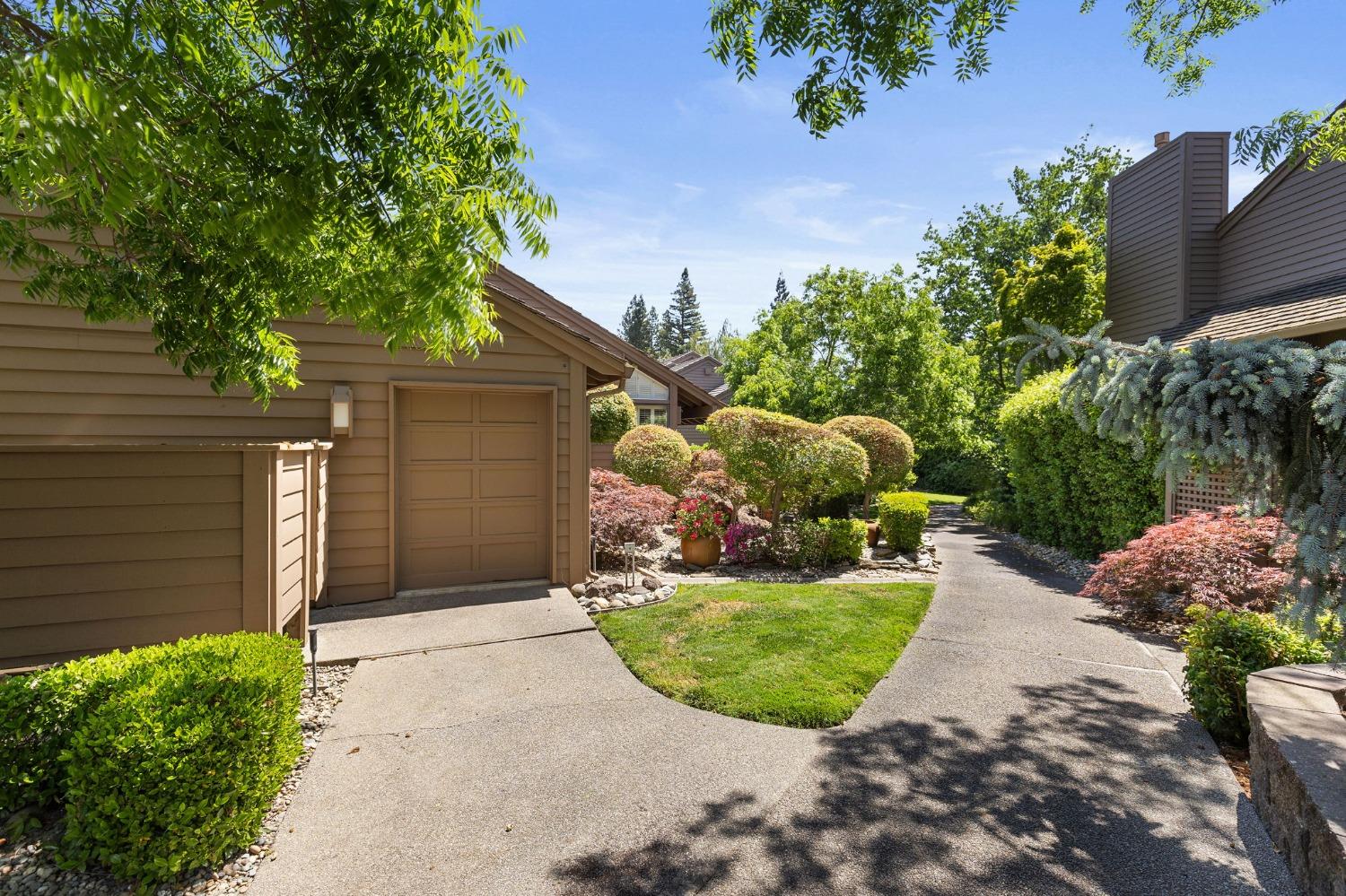 7634 Pineridge Lane
