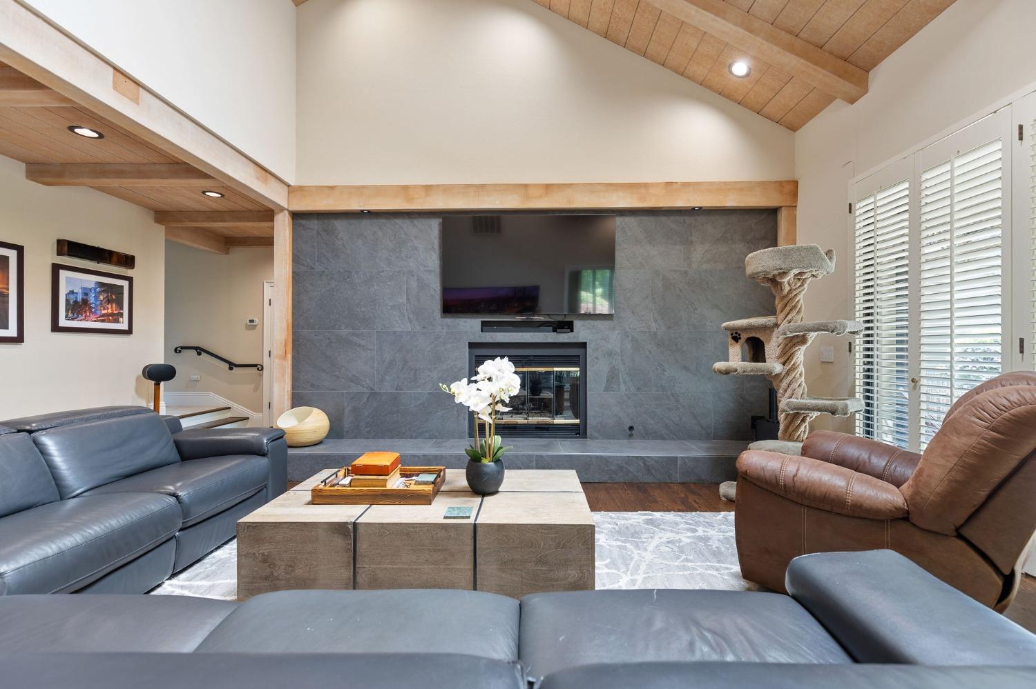 7634 Pineridge Lane