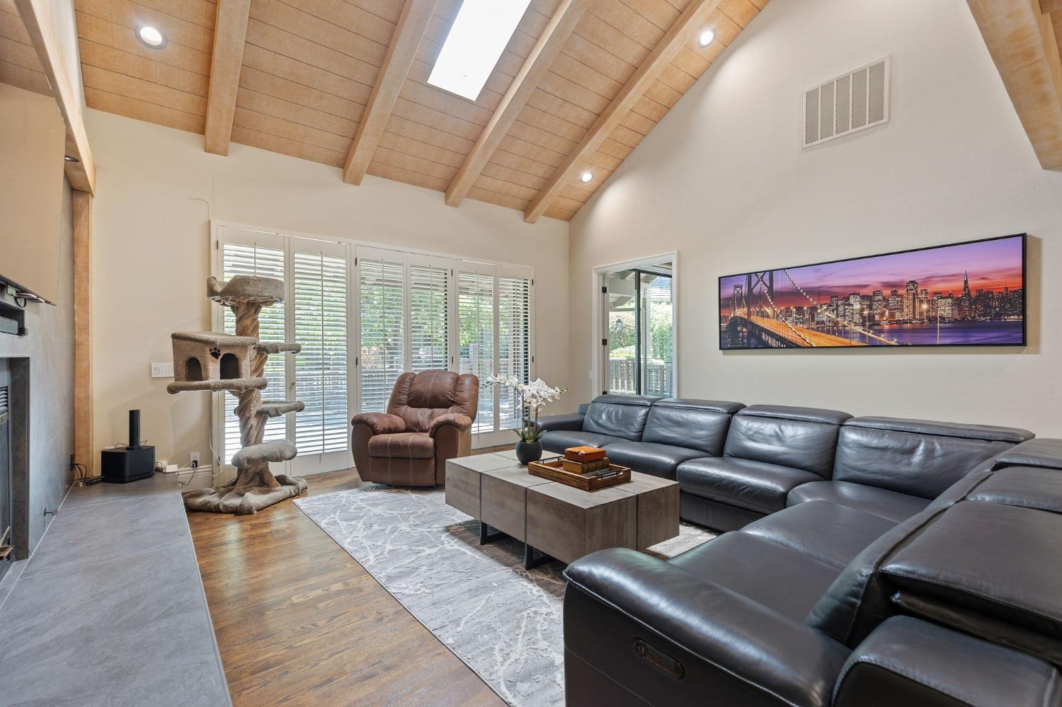 7634 Pineridge Lane