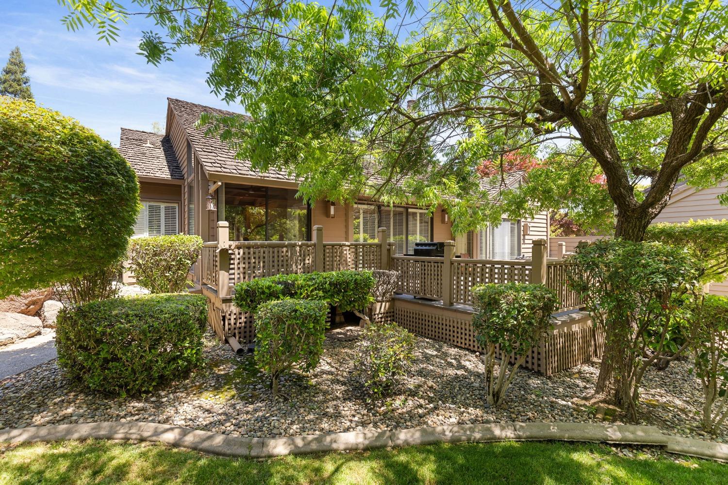 7634 Pineridge Lane