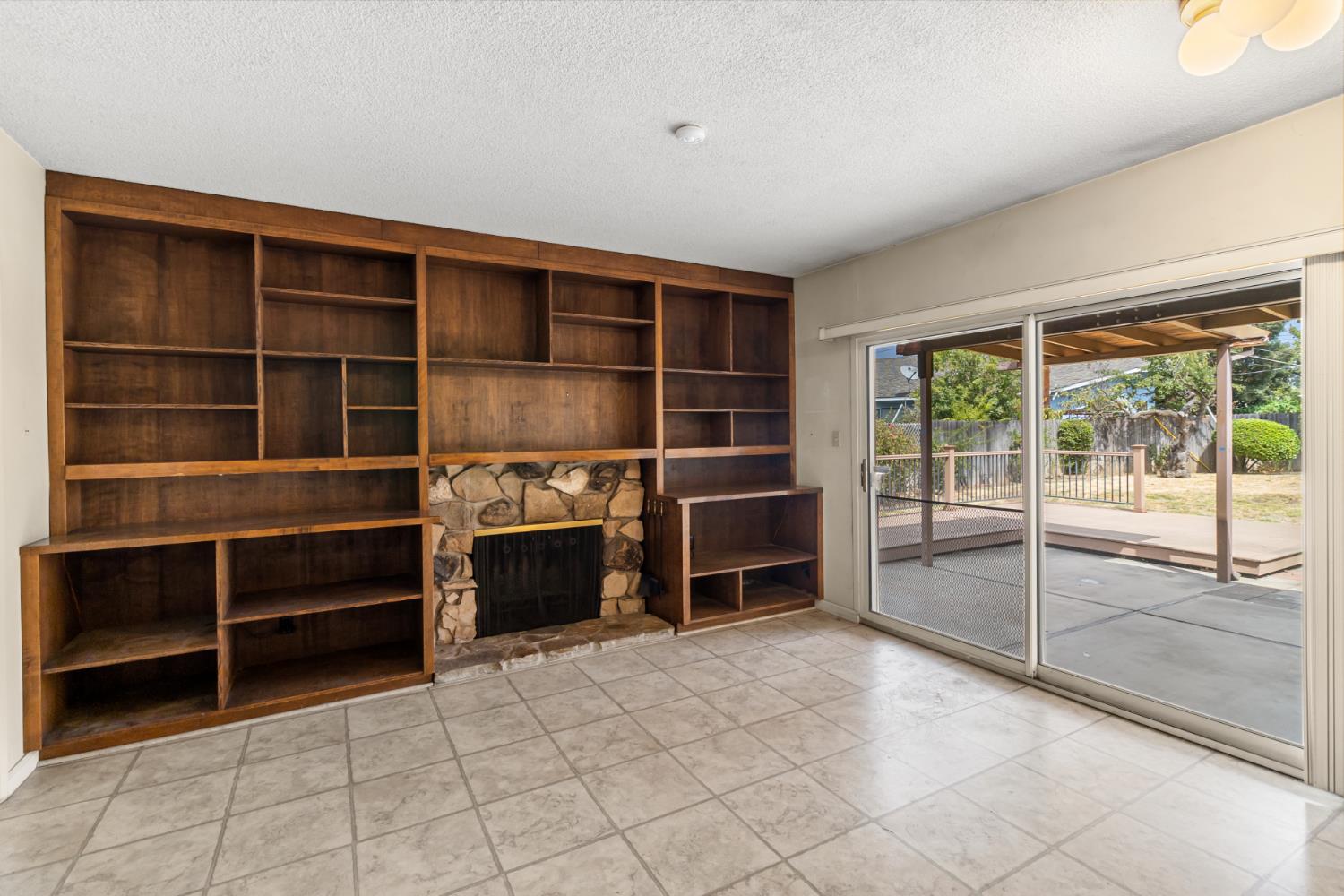 10155 La Gloria Way