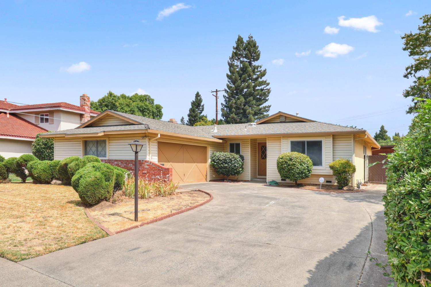 10155 La Gloria Way