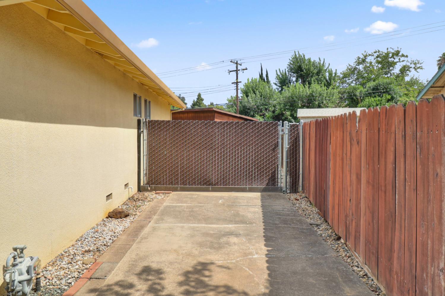10155 La Gloria Way