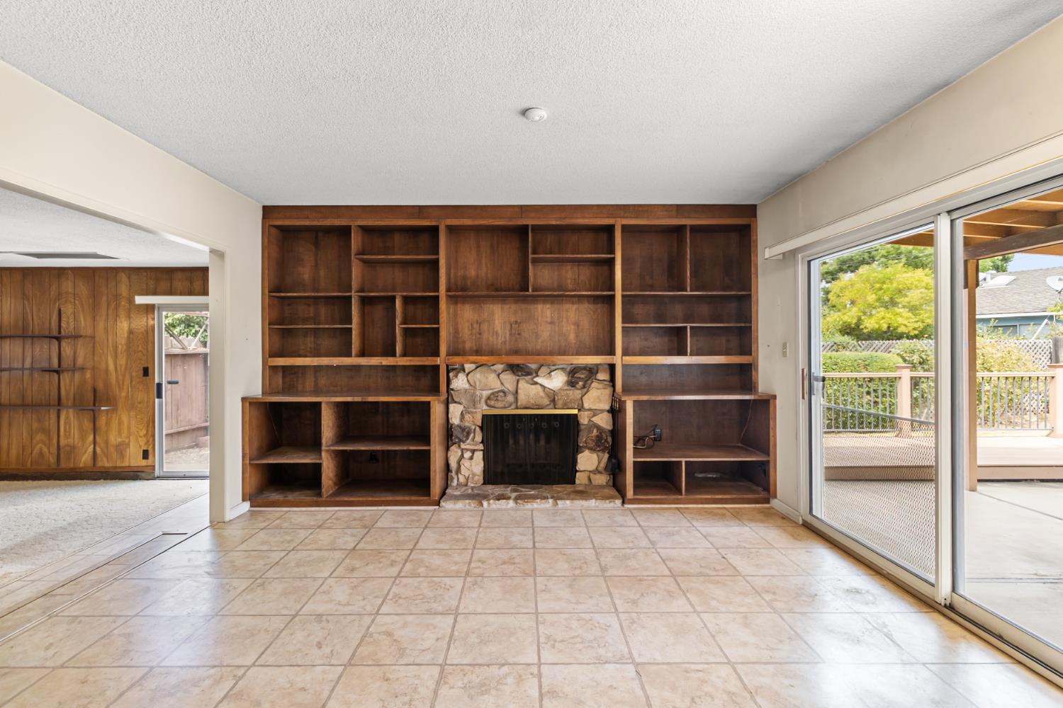 10155 La Gloria Way