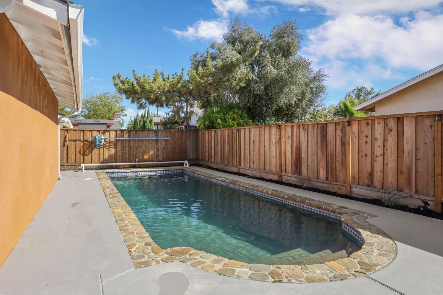 783 Falcon Way