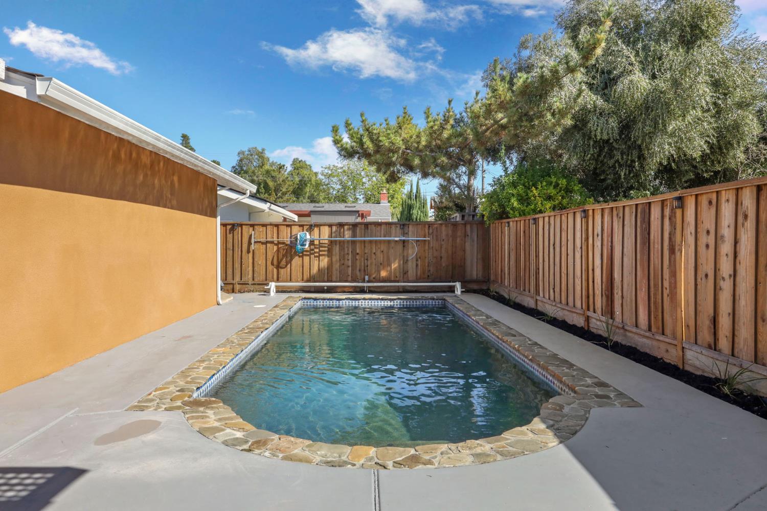 783 Falcon Way