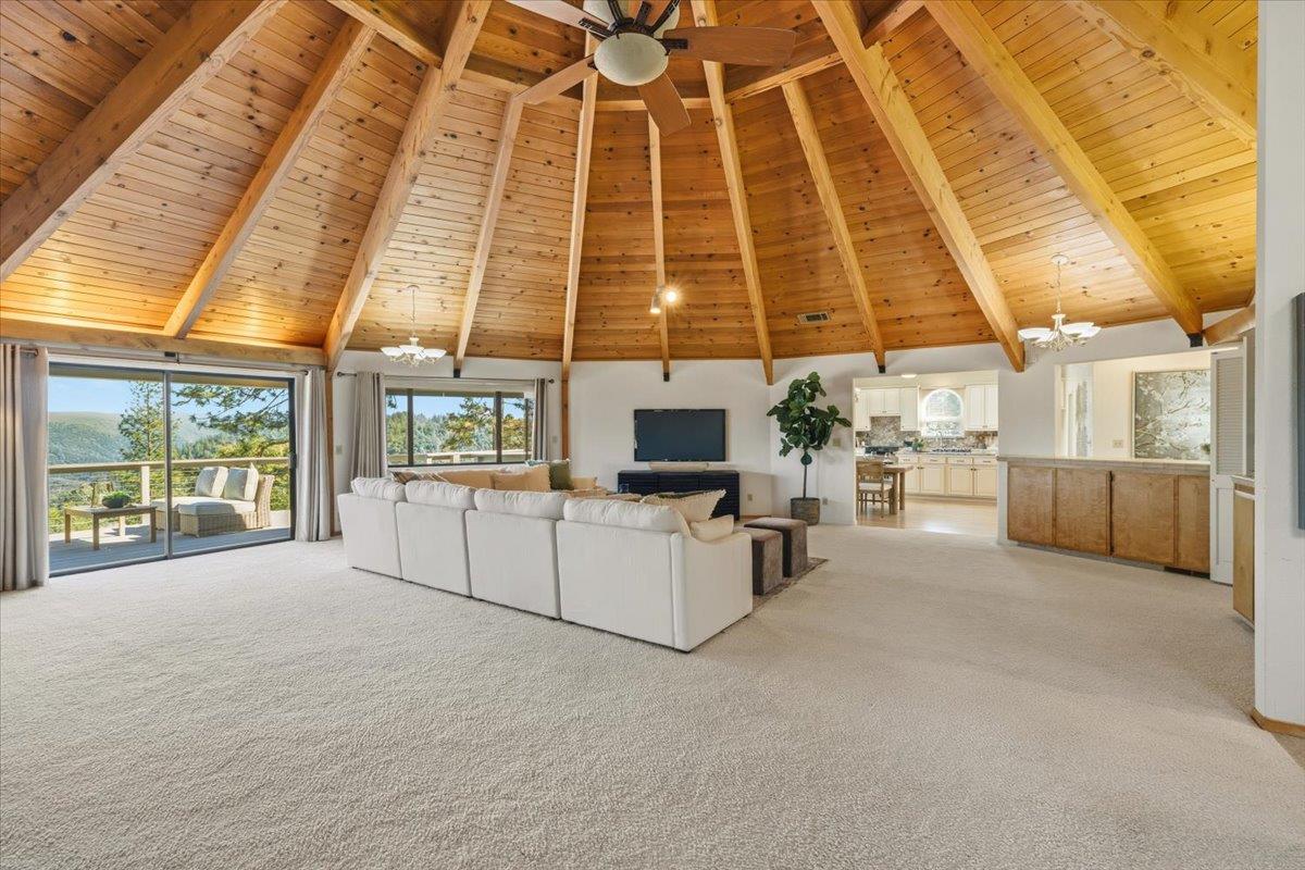 1101 Woodside Lane
