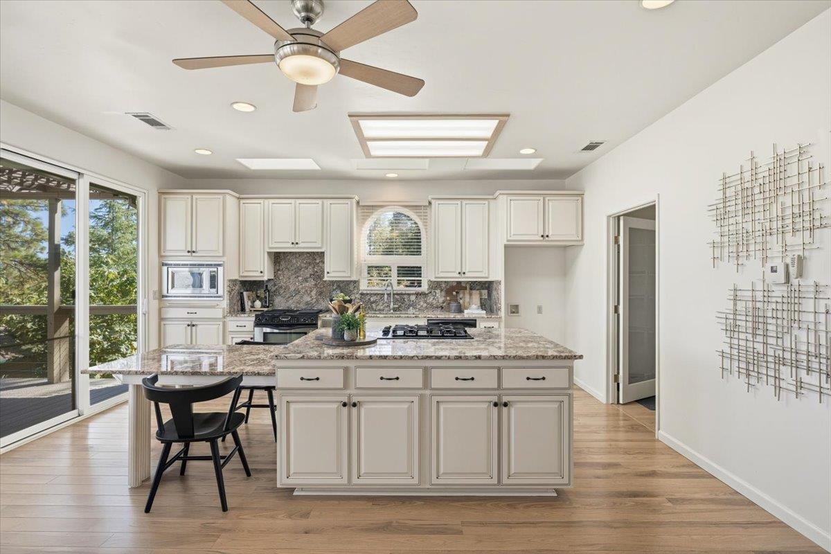 1101 Woodside Lane