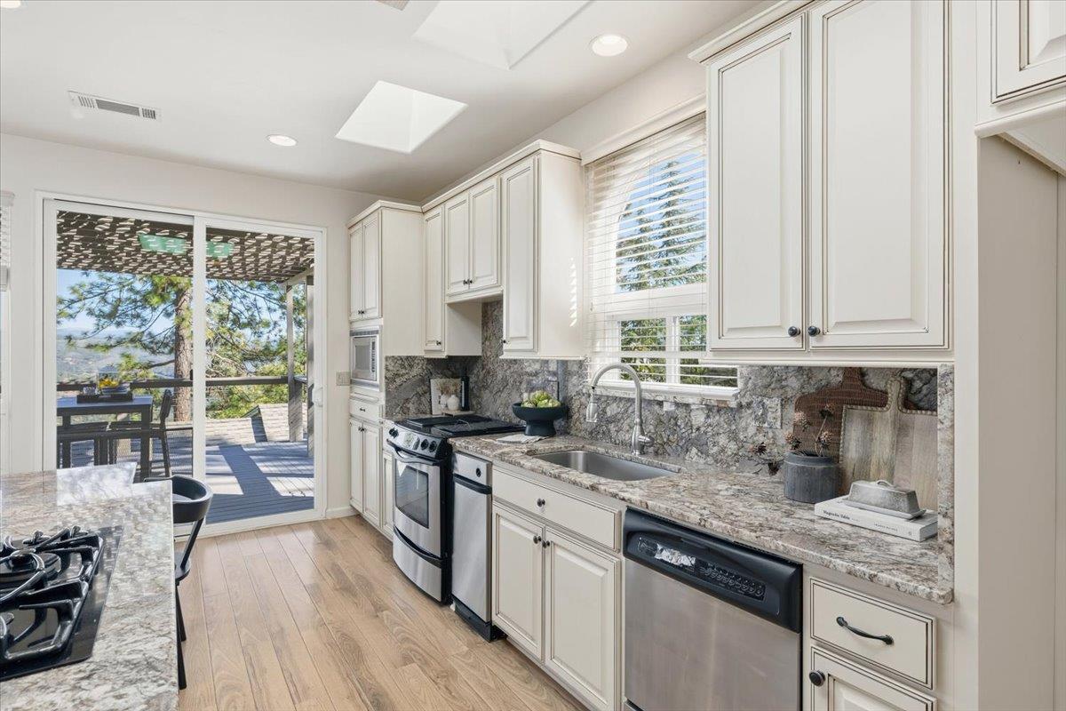 1101 Woodside Lane