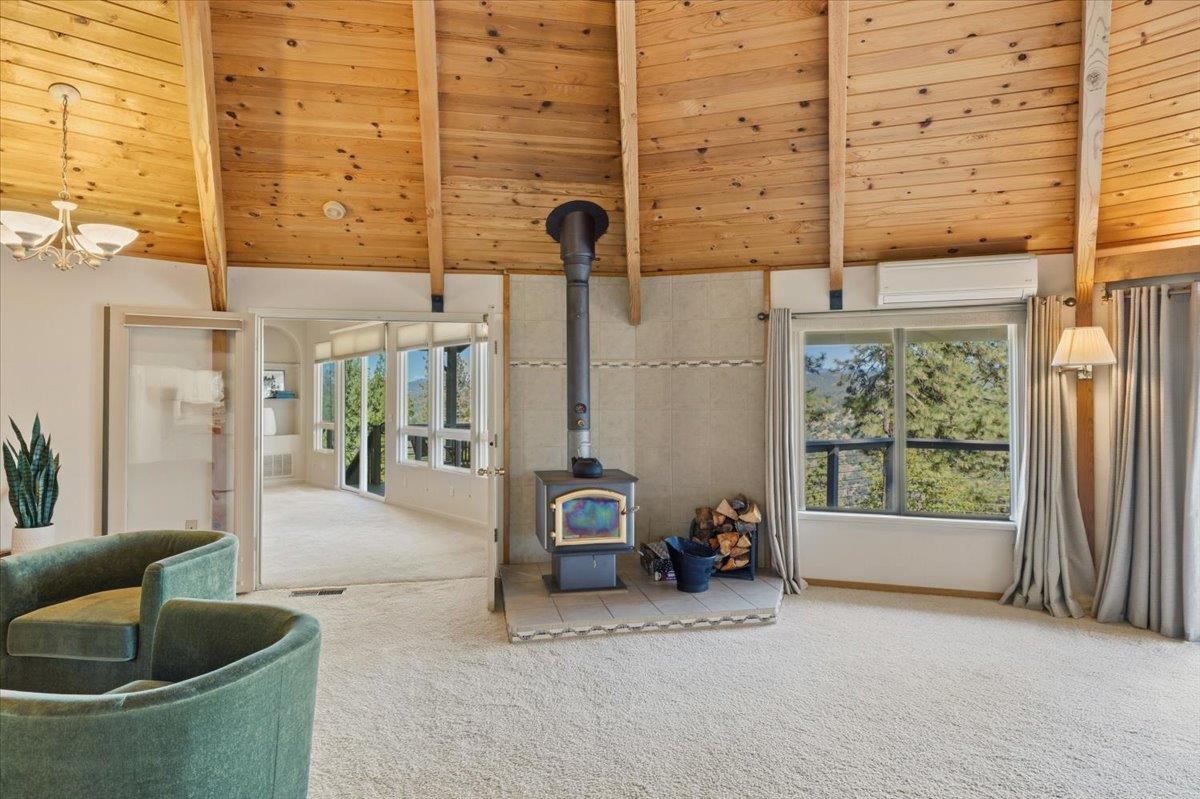 1101 Woodside Lane