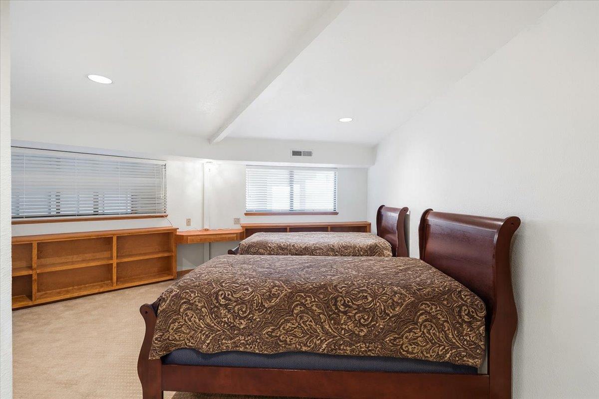 1101 Woodside Lane