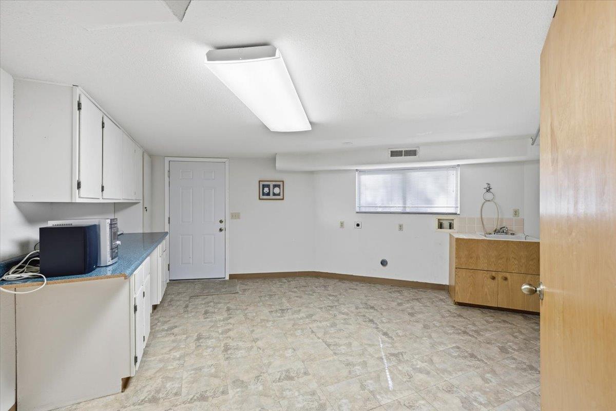 1101 Woodside Lane