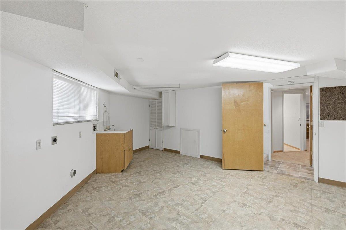 1101 Woodside Lane