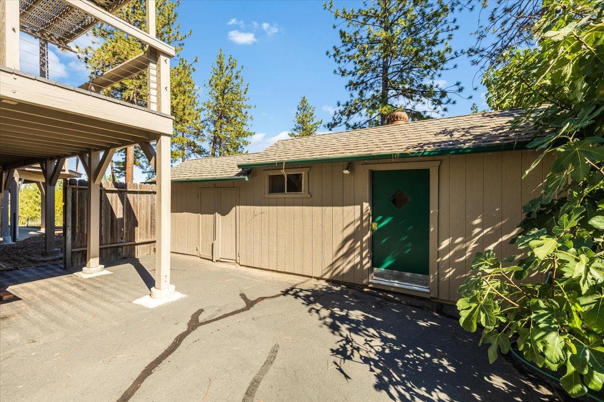 1101 Woodside Lane