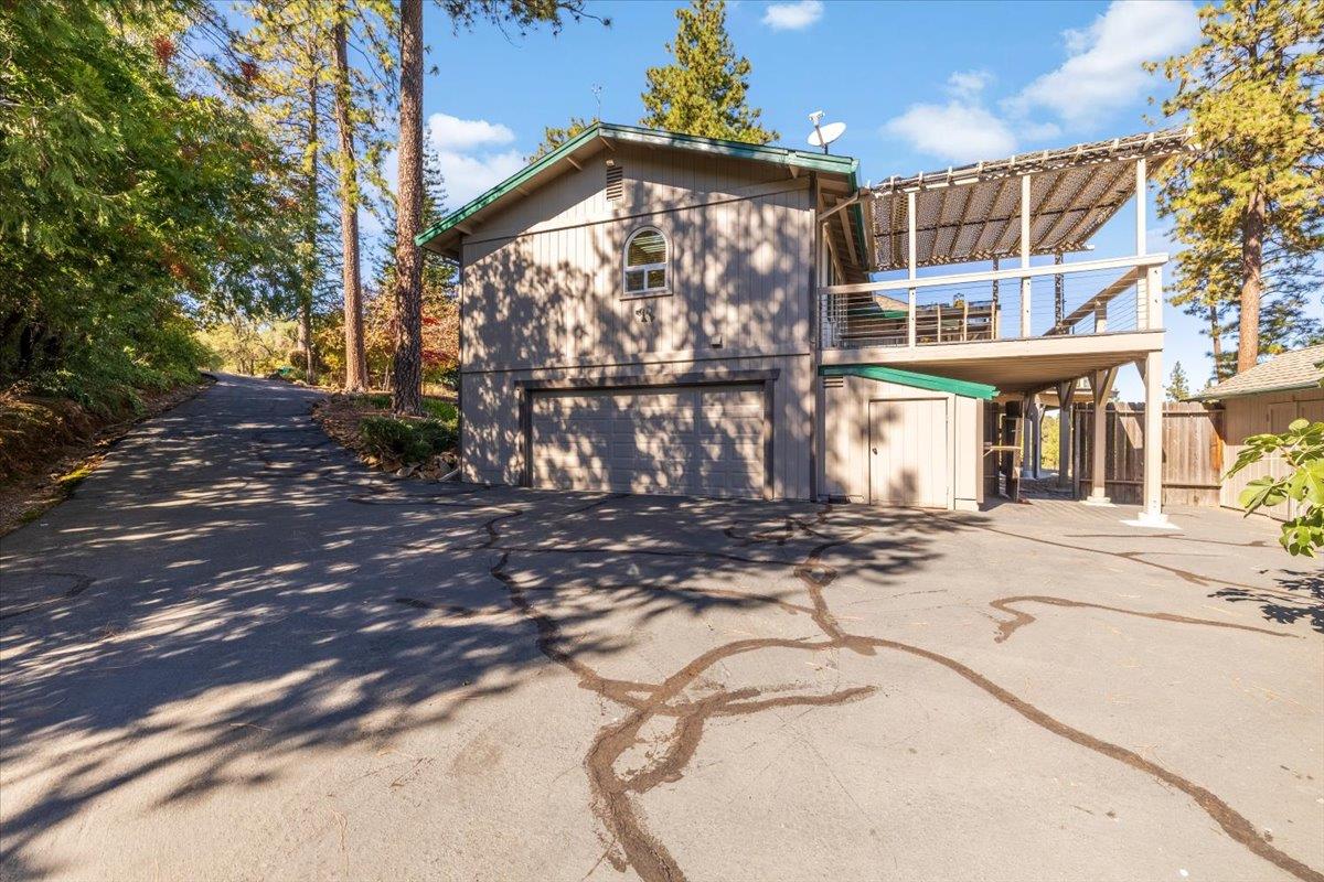 1101 Woodside Lane