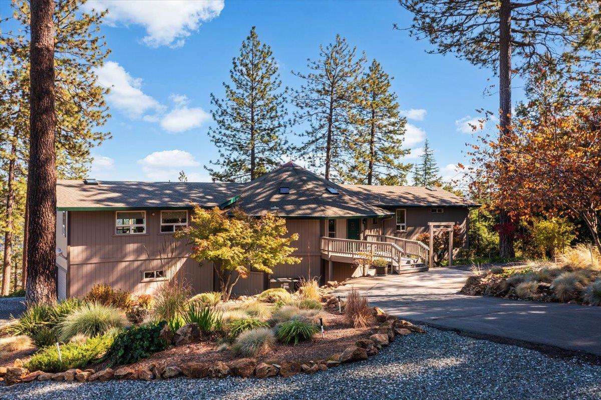 1101 Woodside Lane