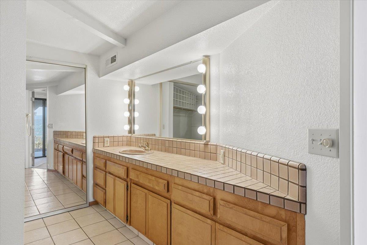 1101 Woodside Lane