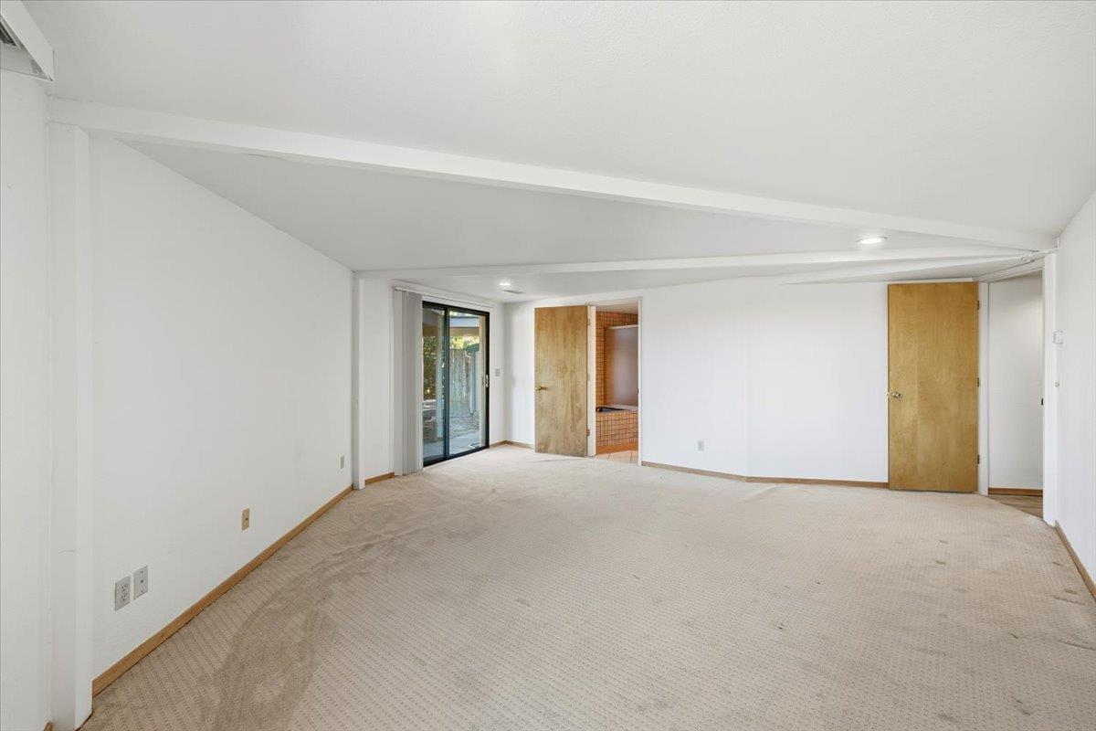 1101 Woodside Lane