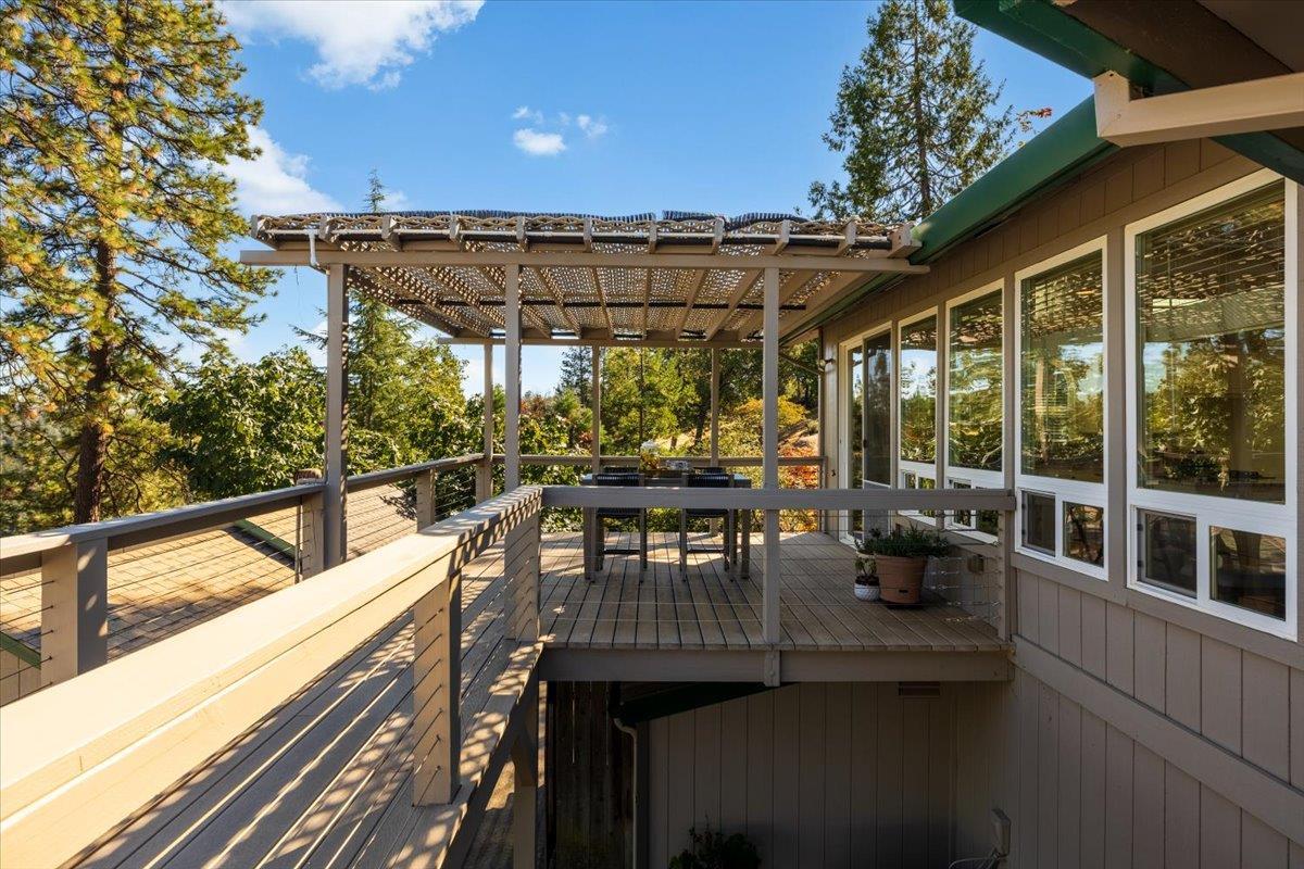 1101 Woodside Lane