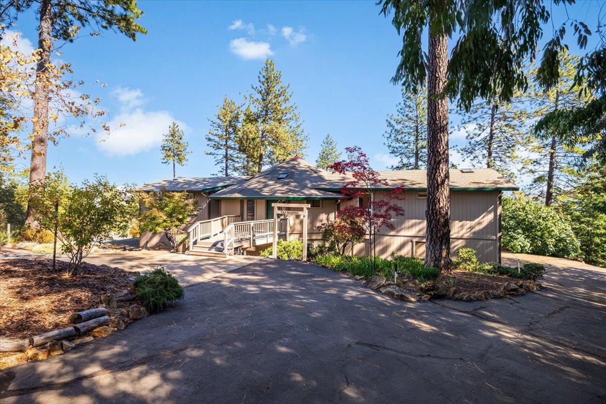 1101 Woodside Lane