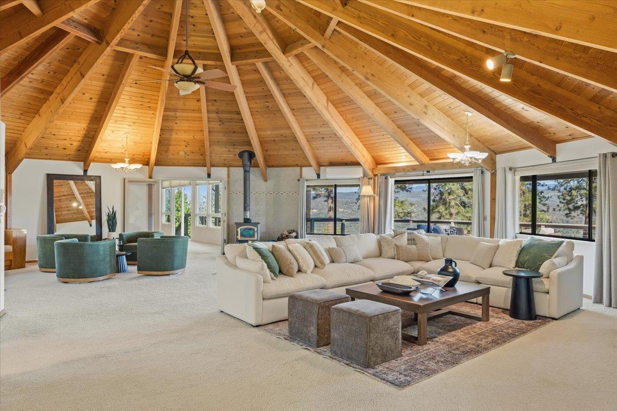 1101 Woodside Lane
