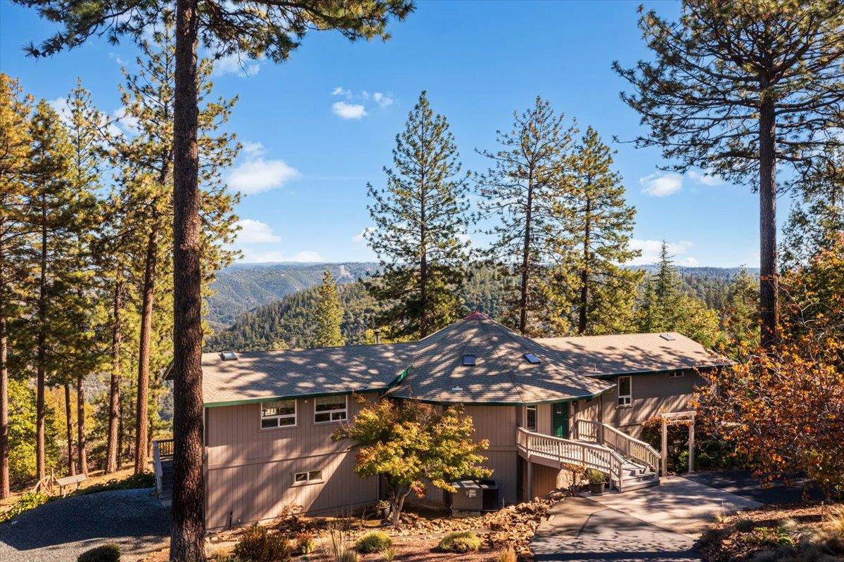 1101 Woodside Lane