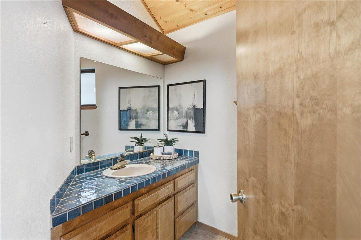 1101 Woodside Lane
