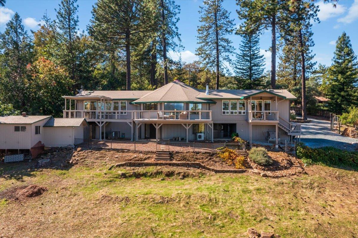 1101 Woodside Lane