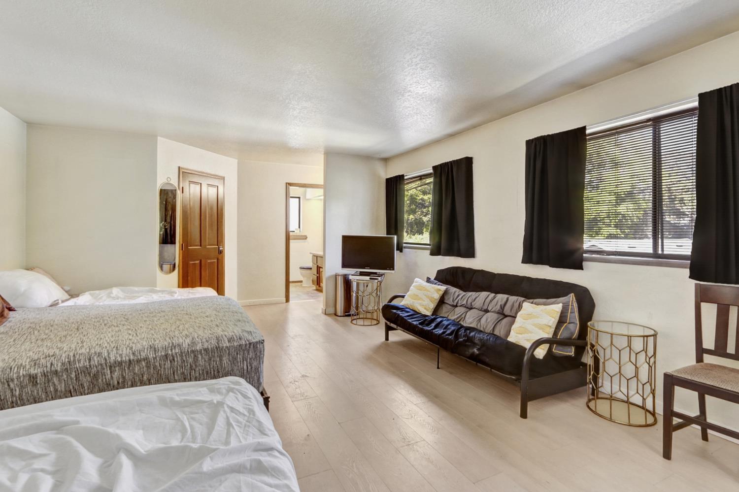 5712 San Juan Avenue