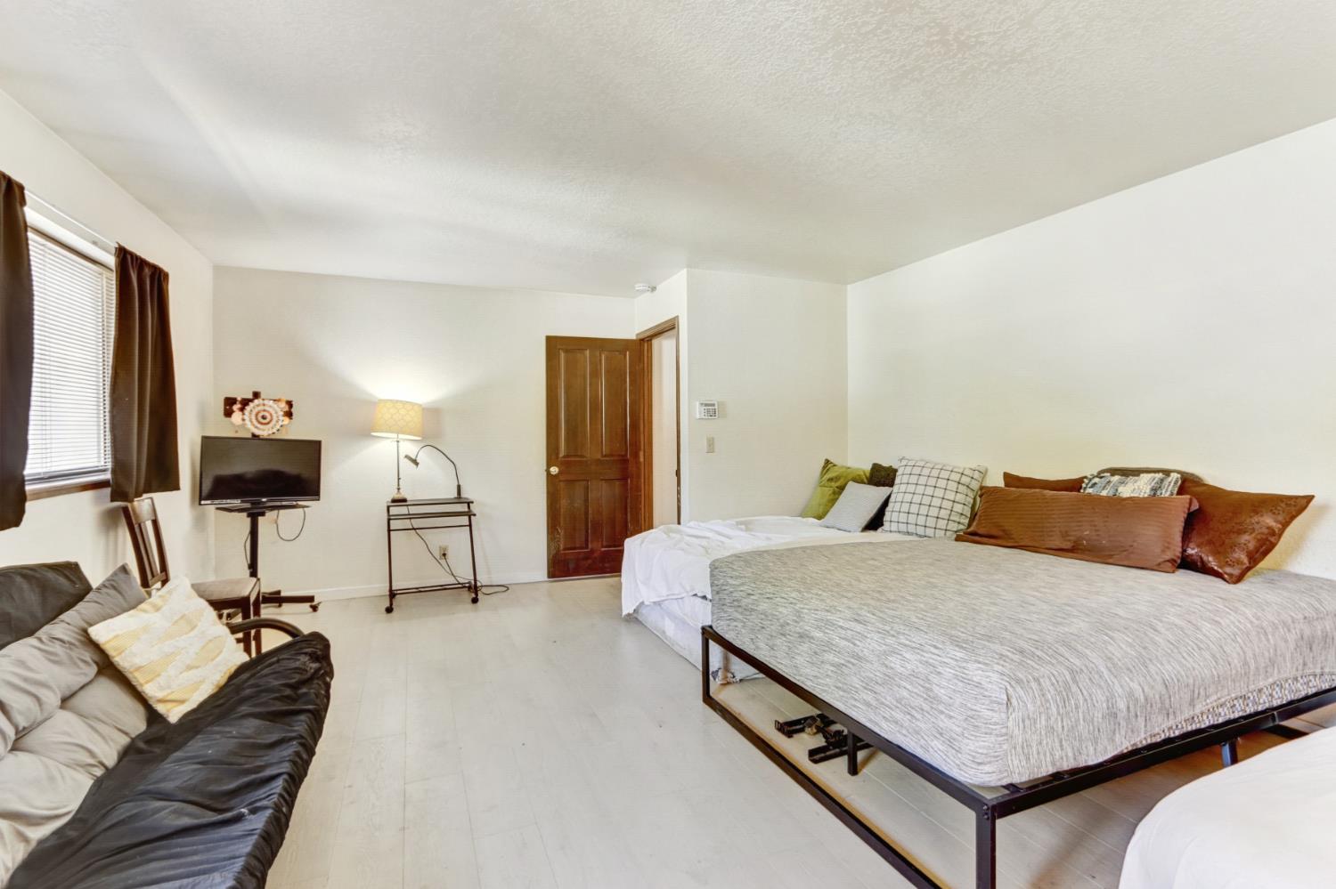 5712 San Juan Avenue