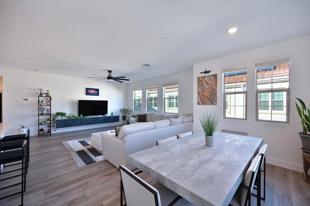 5301 E Commerce Way 32101