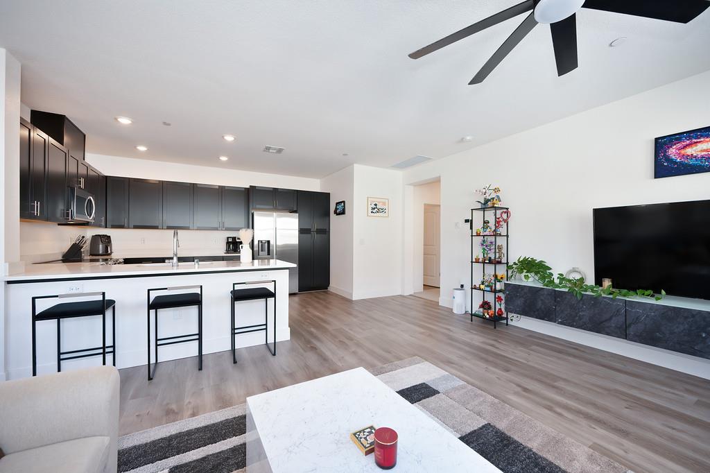 5301 E Commerce Way 32101