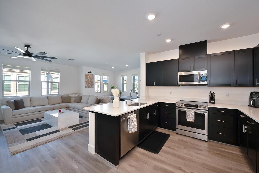 5301 E Commerce Way 32101