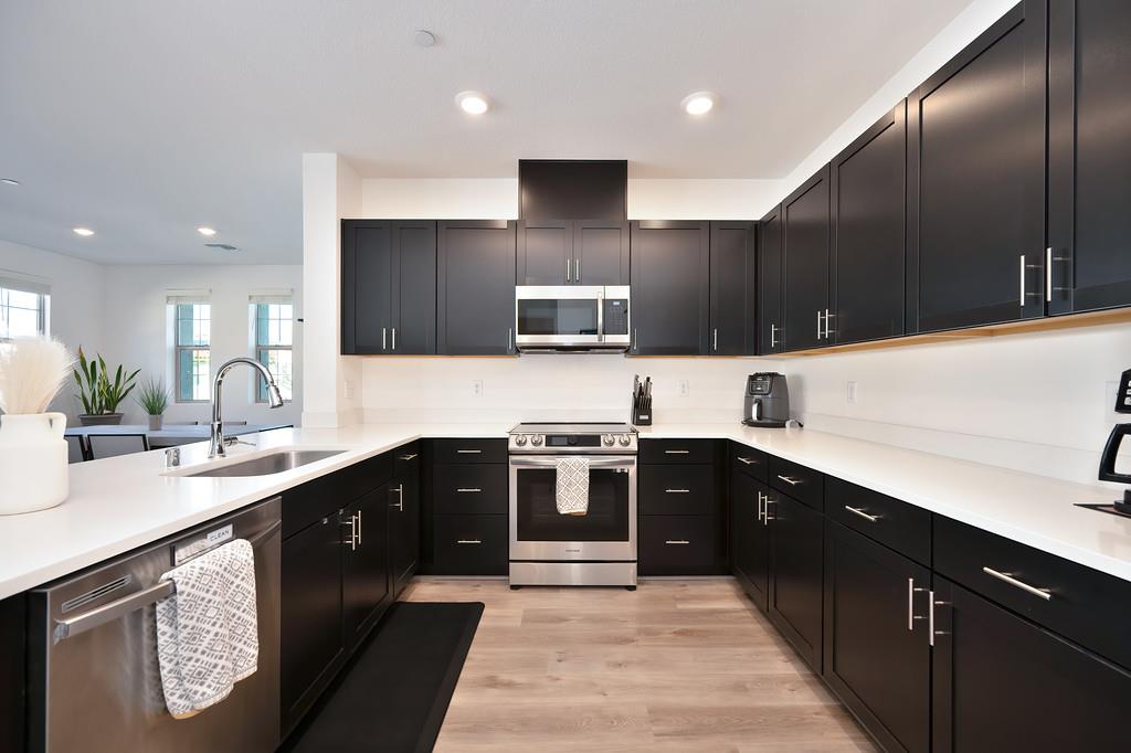 5301 E Commerce Way 32101