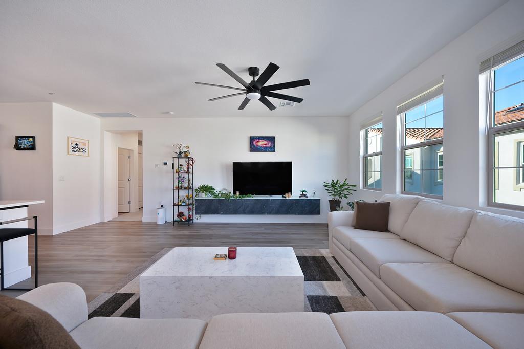 5301 E Commerce Way 32101