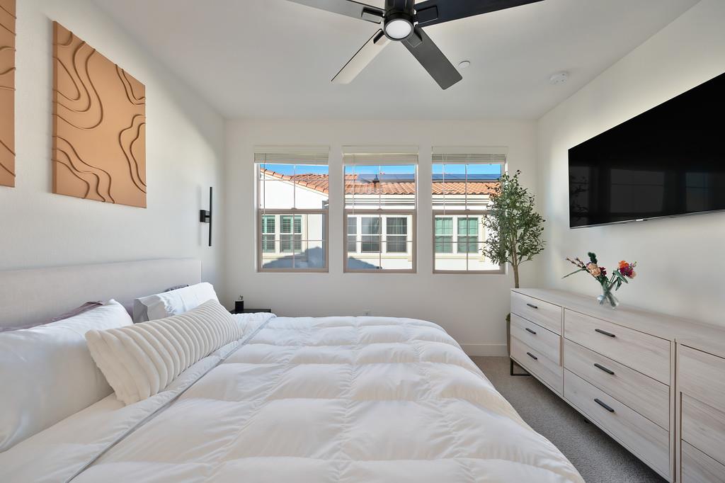 5301 E Commerce Way 32101