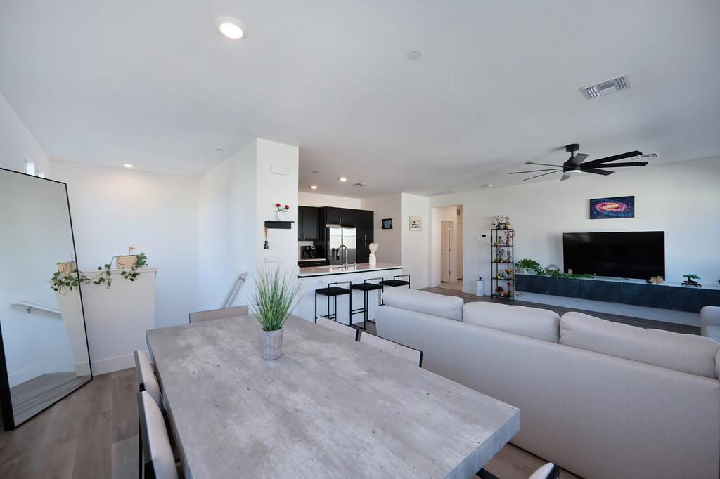 5301 E Commerce Way 32101