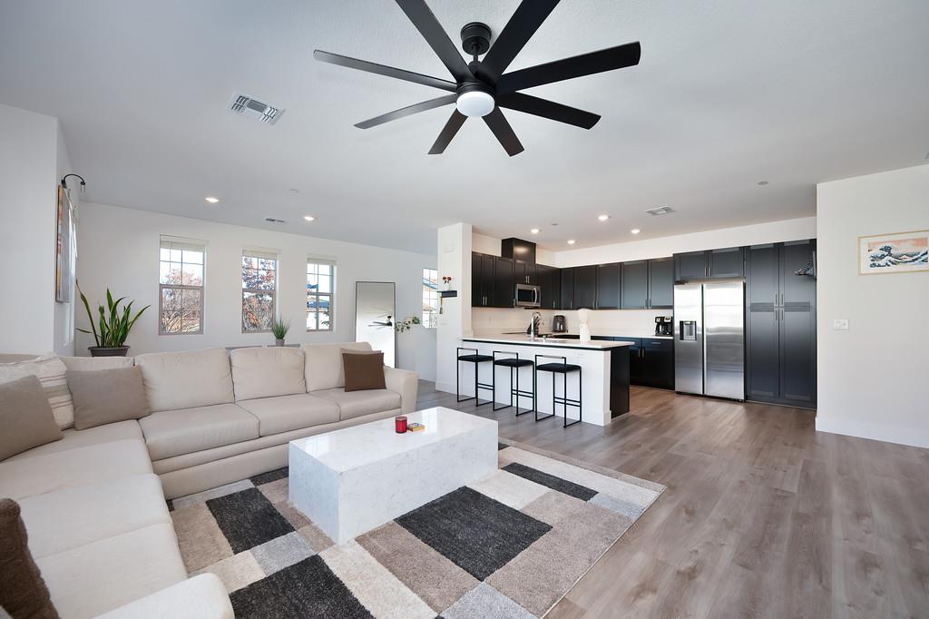 5301 E Commerce Way 32101