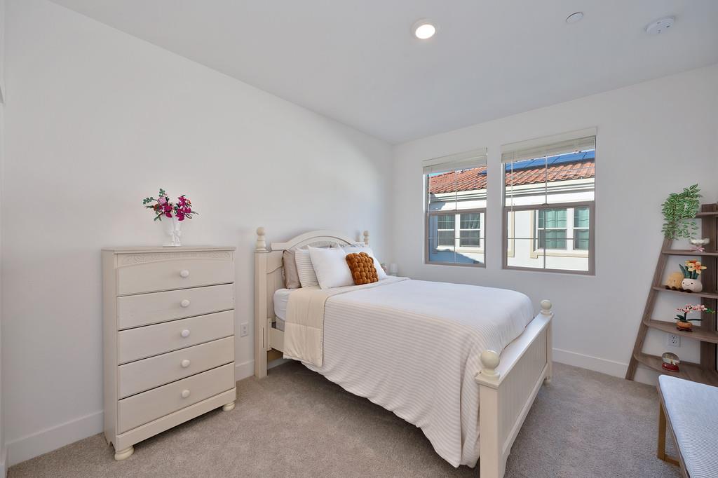 5301 E Commerce Way 32101