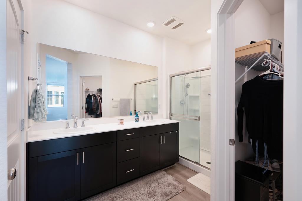 5301 E Commerce Way 32101