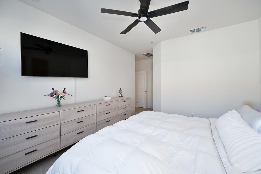 5301 E Commerce Way 32101