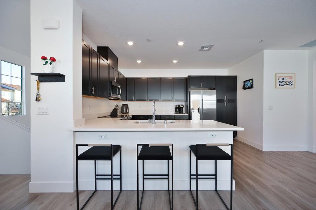 5301 E Commerce Way 32101