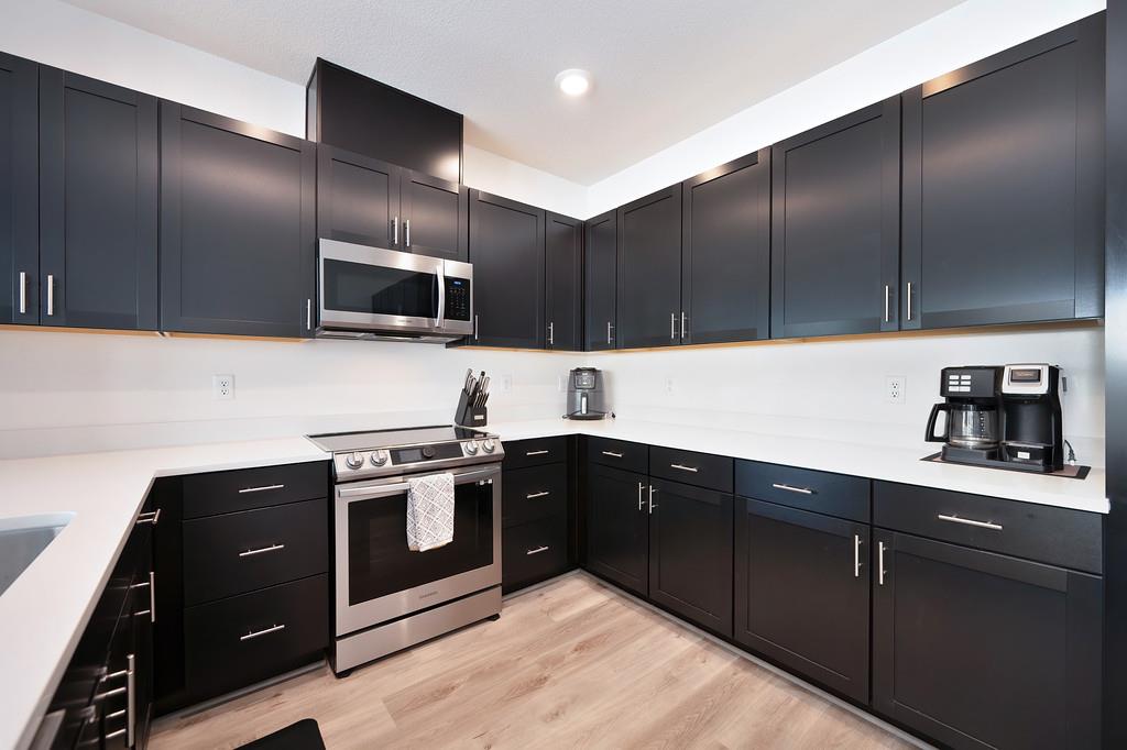 5301 E Commerce Way 32101