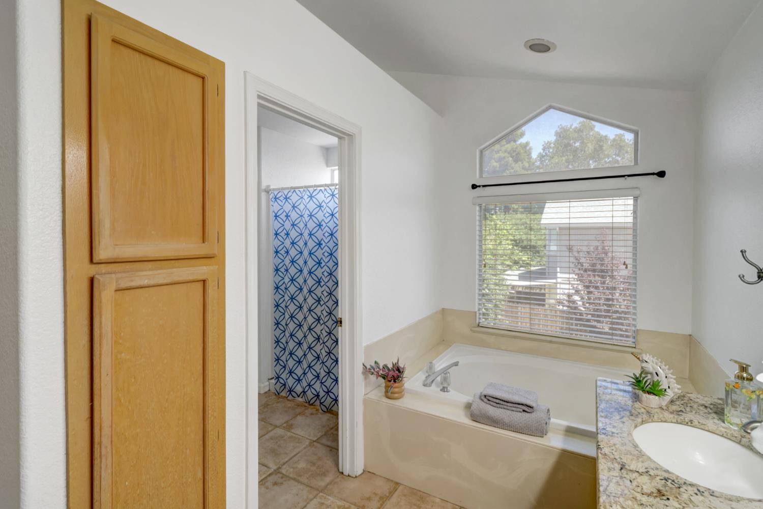 8218 Fountainarbor Way